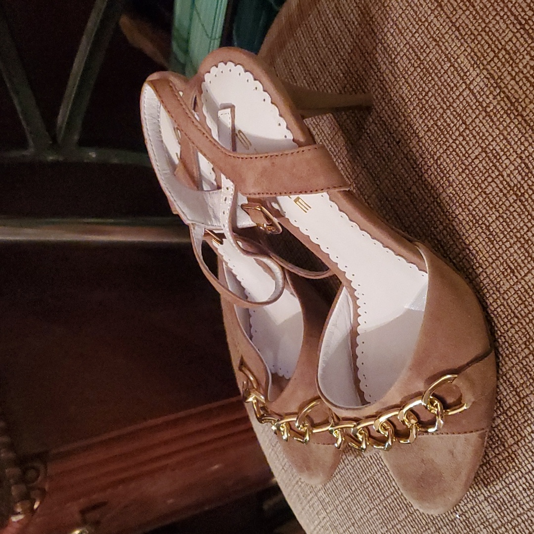 Sz 35 Nib $305 Steele Heels